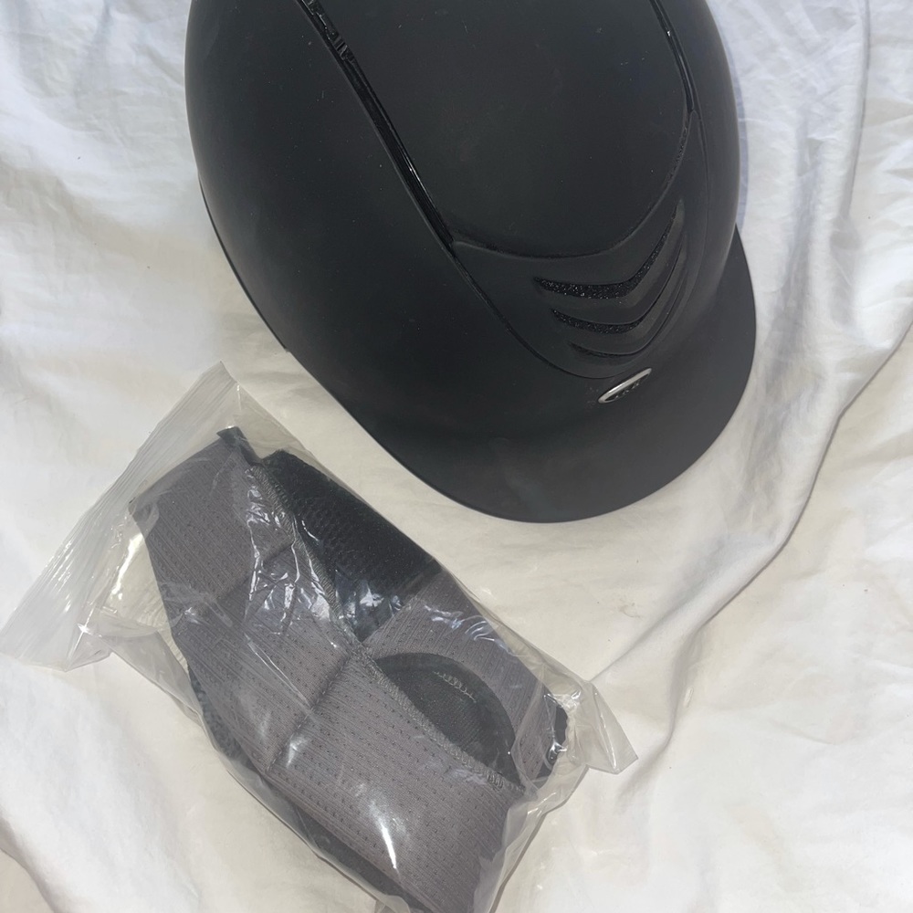 IRH matte black/matte vent riding helmet | IRH 4G